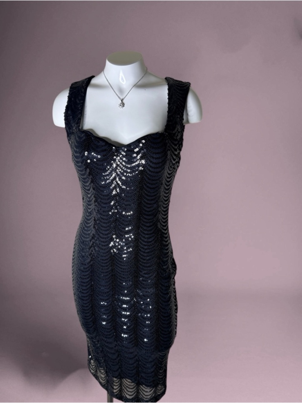Windsor-Medium-
🌸Black Sequin Sleeveless Cocktail Dress